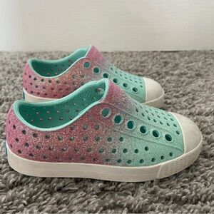 Native shoes- size 5- pink and teal